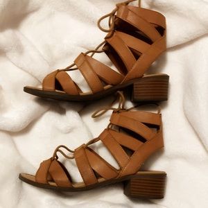 Cute open heels for this hot summer.